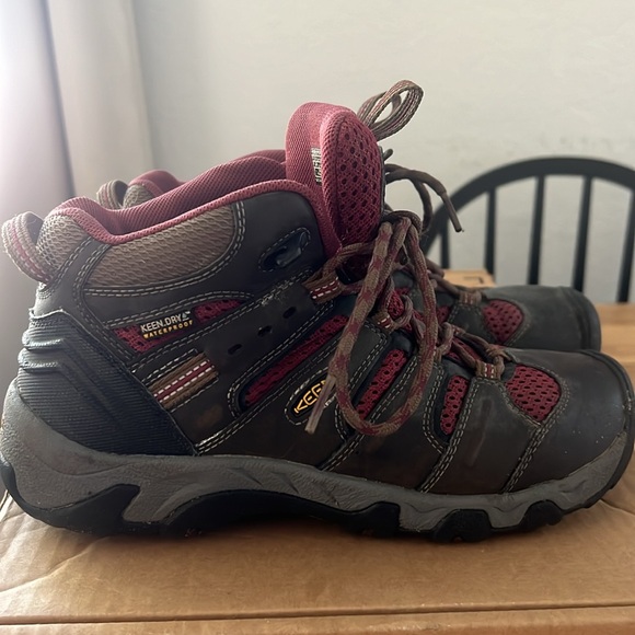 KEEN trekker boot size 7.5 brown and burgundy - Picture 7 of 17